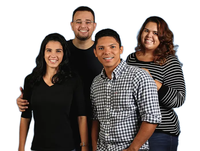 Familia feliz accediendo a crédito personal con Comerbas